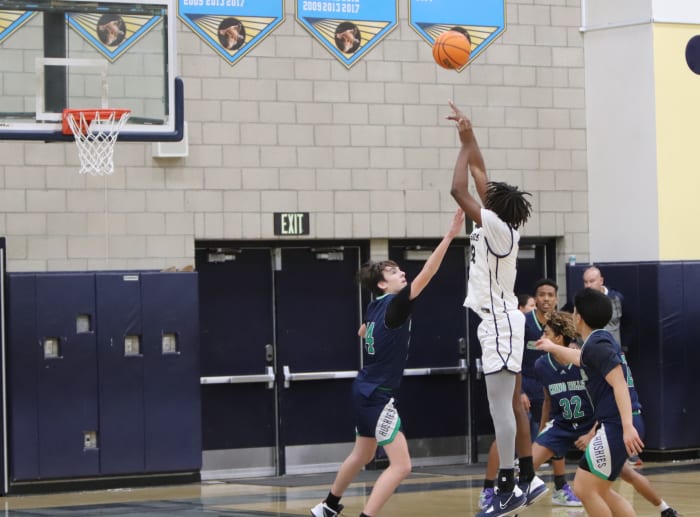 Deacon Toliver Los Osos feature by John Murphy Jan. 20 2023 Turkey Day Game 2022 Ernie Abrea Noy Nov 24 2022 20000101_0182